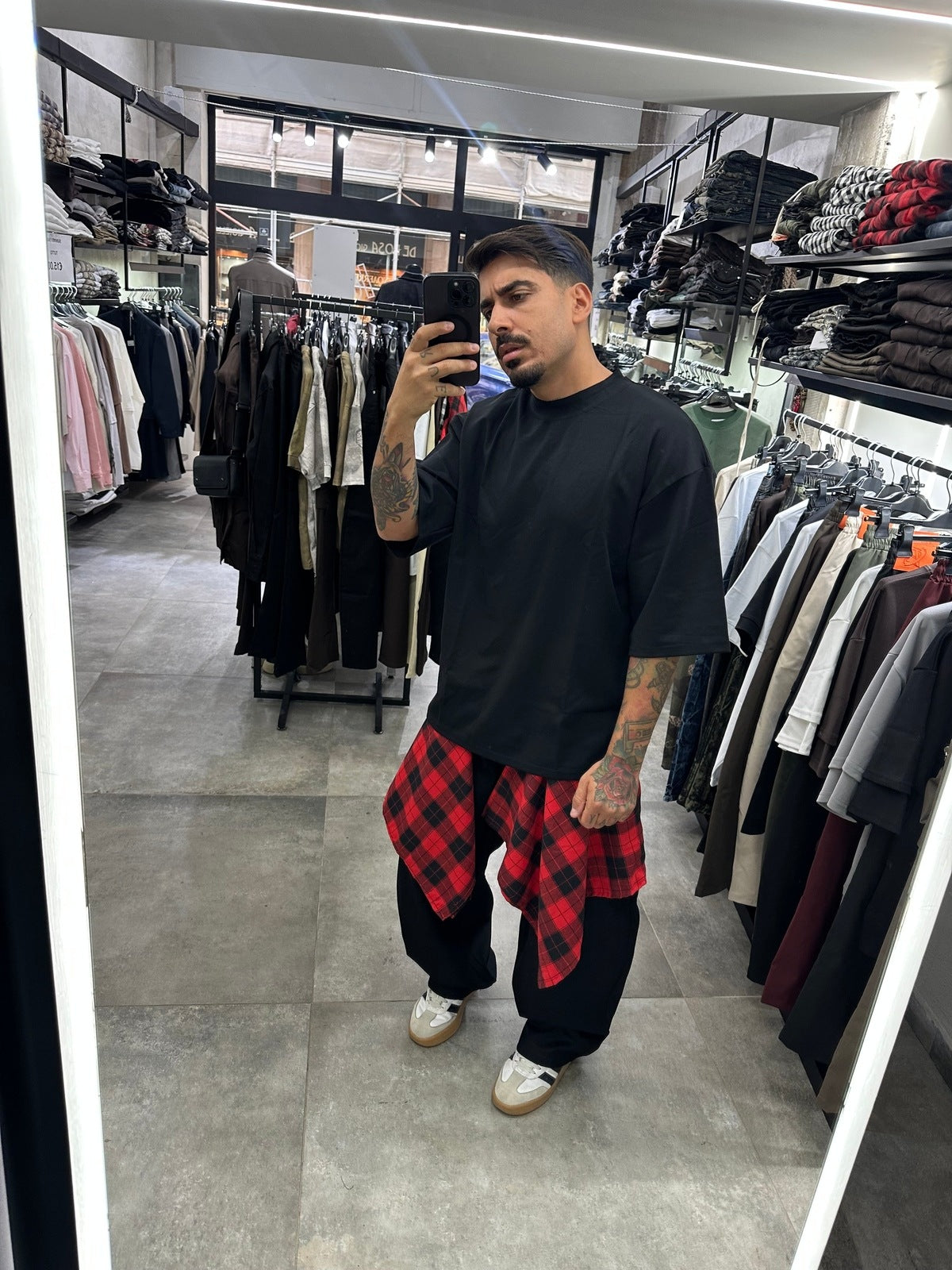 Tee rival P.milano black Present day