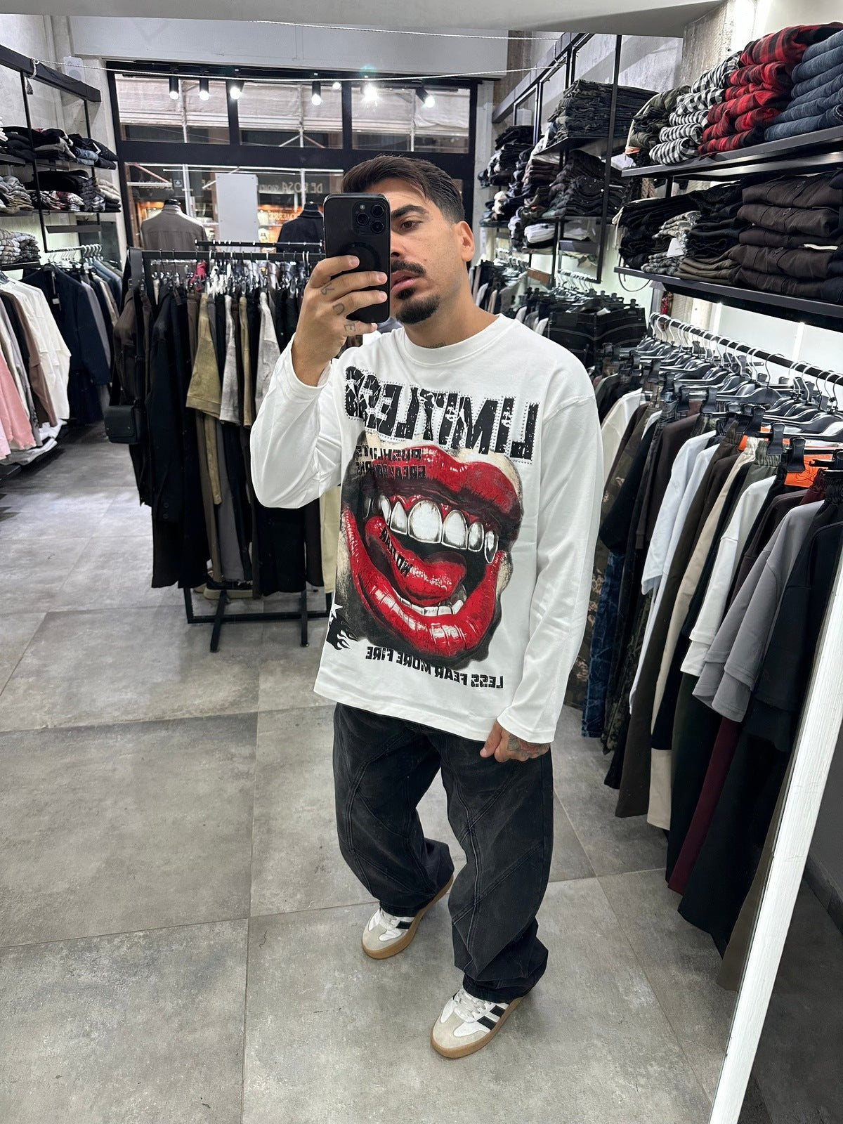 Long sleeve mouth white