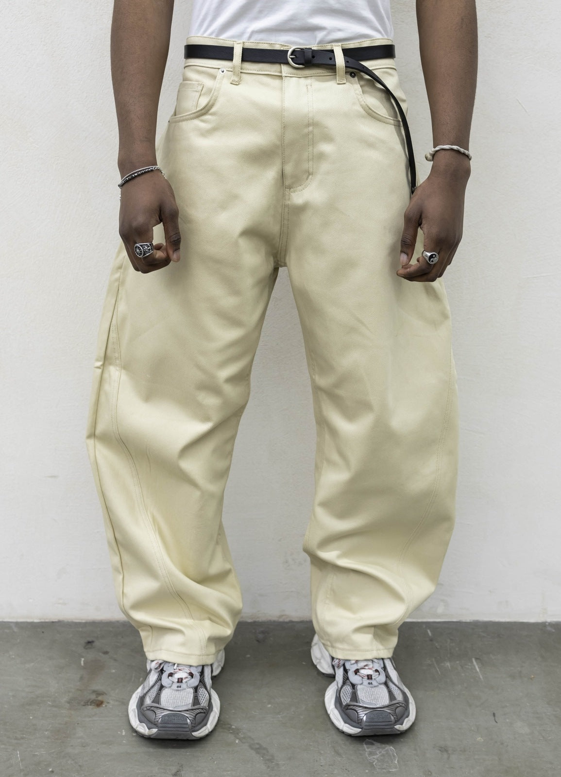 Baloon bull beige present day