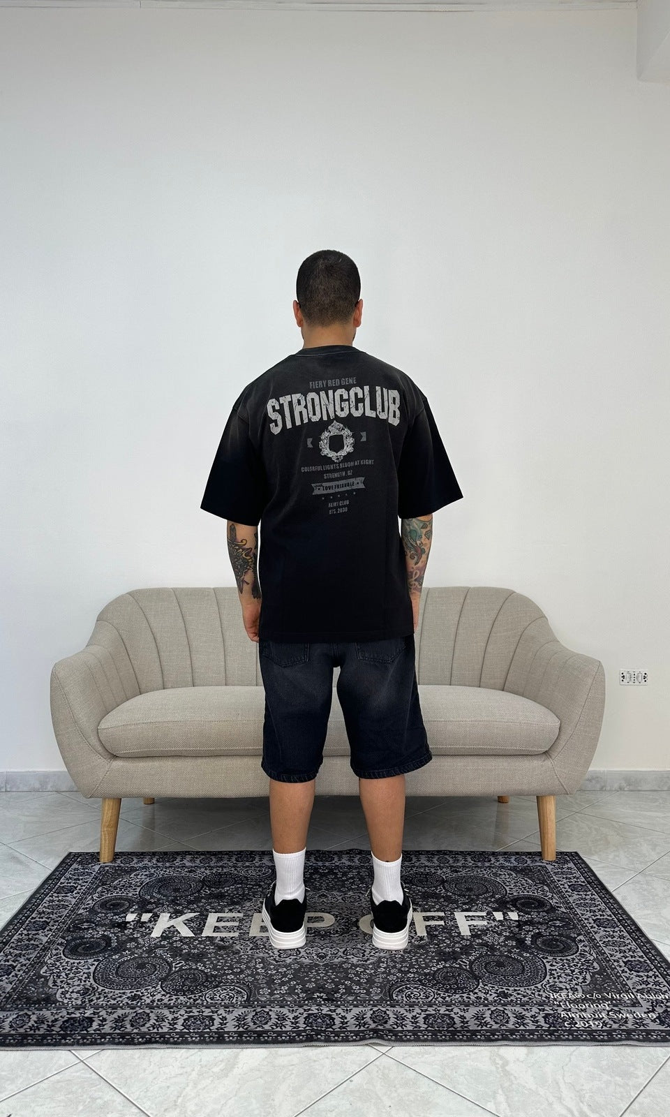 T-shirt strong black