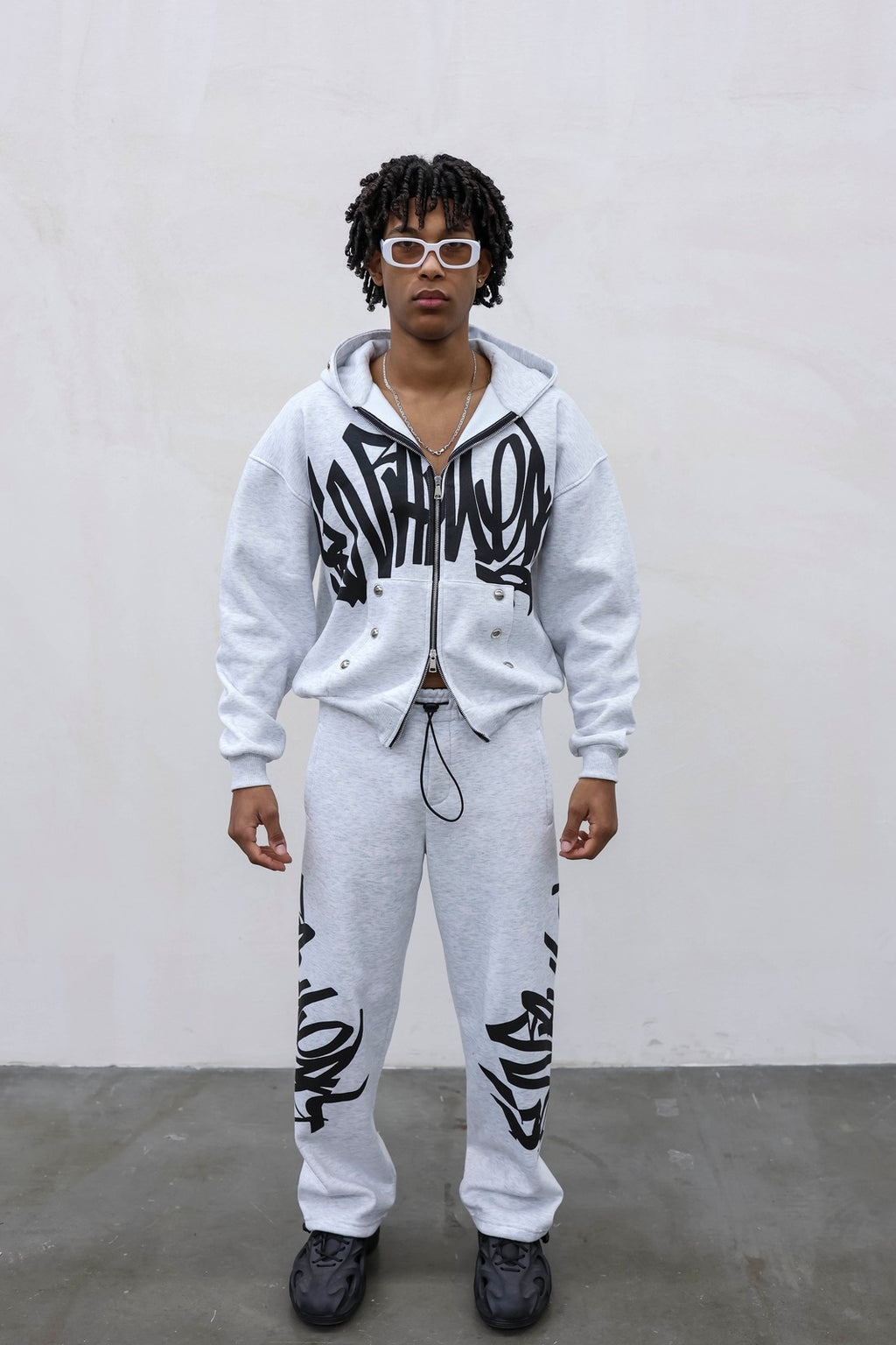 Tracksuit murales grigio nike present day