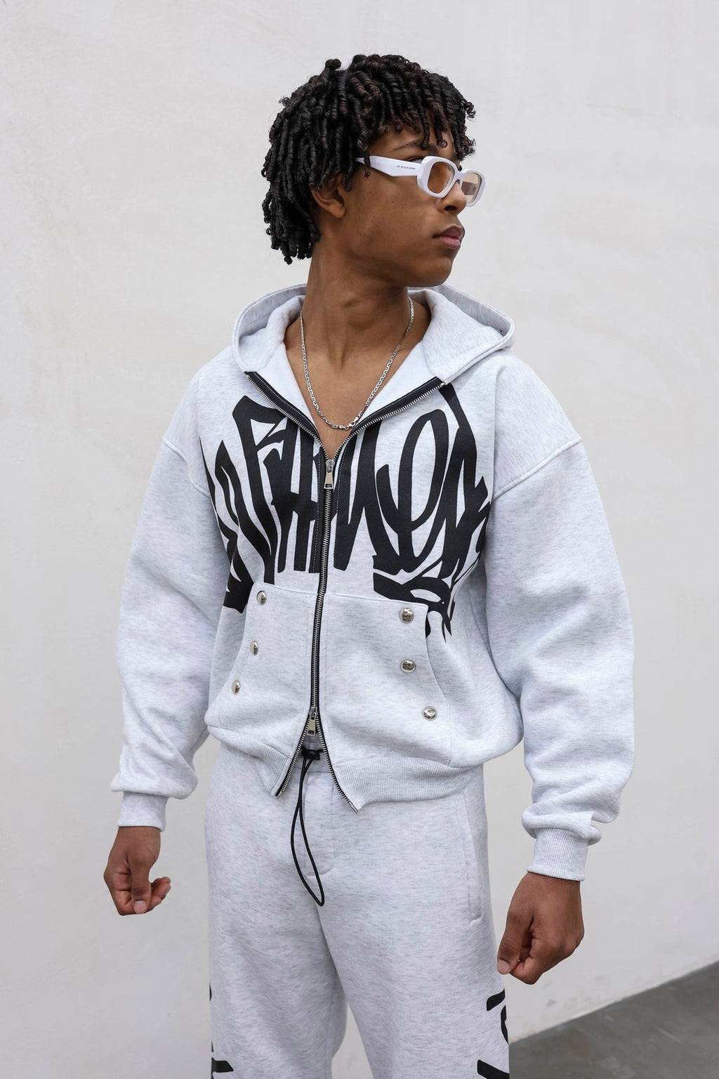 Tracksuit murales grigio nike present day