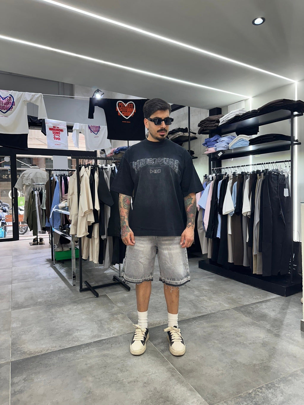 T-shirt play black