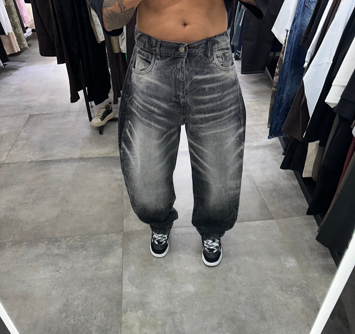Denim baloon titan Grey Present day