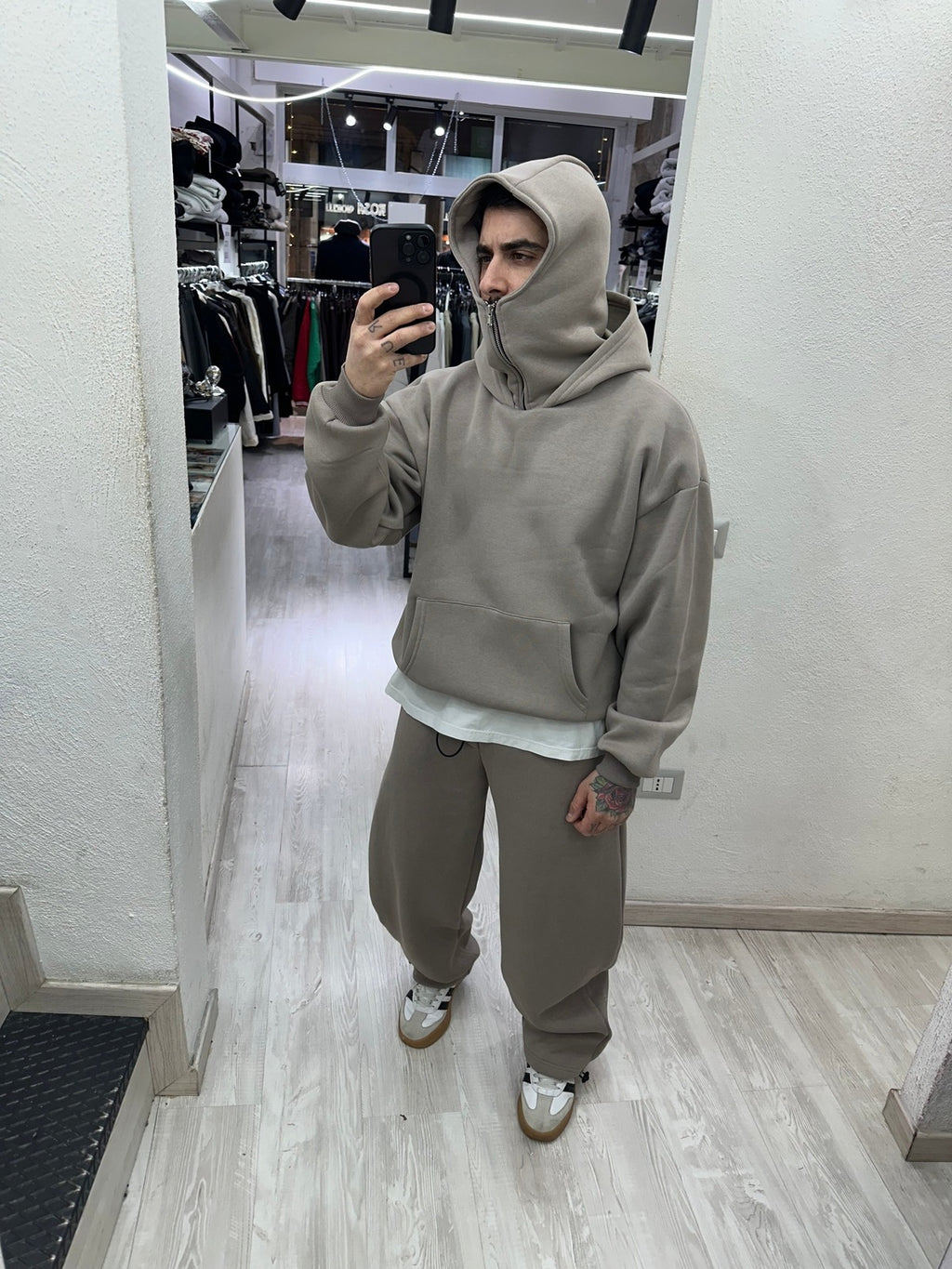 Tracksuit balaclava sabbia present day