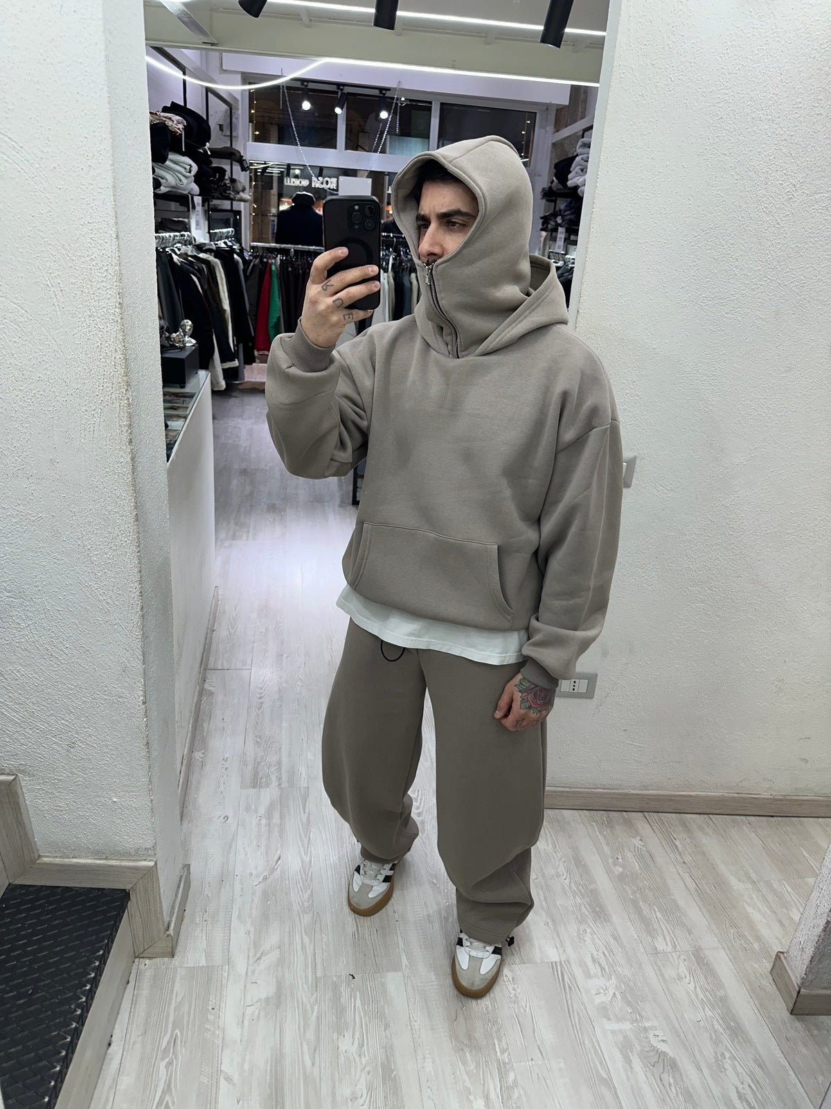 Tracksuit balaclava sabbia present day