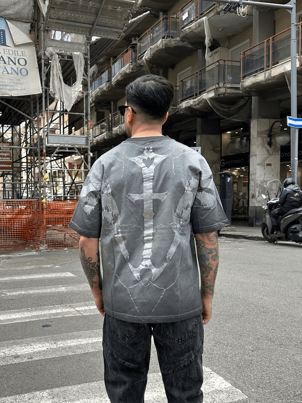 T shirt crosses wash grey