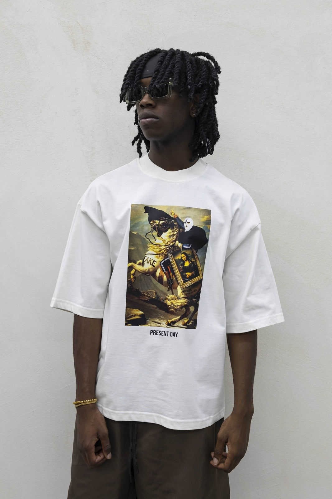 T-shirt fake white prsent day