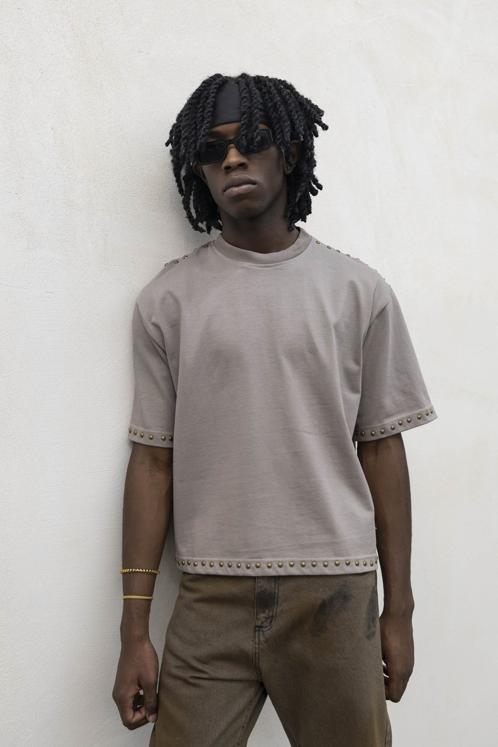 T-shirt crop borchie ott fango present day