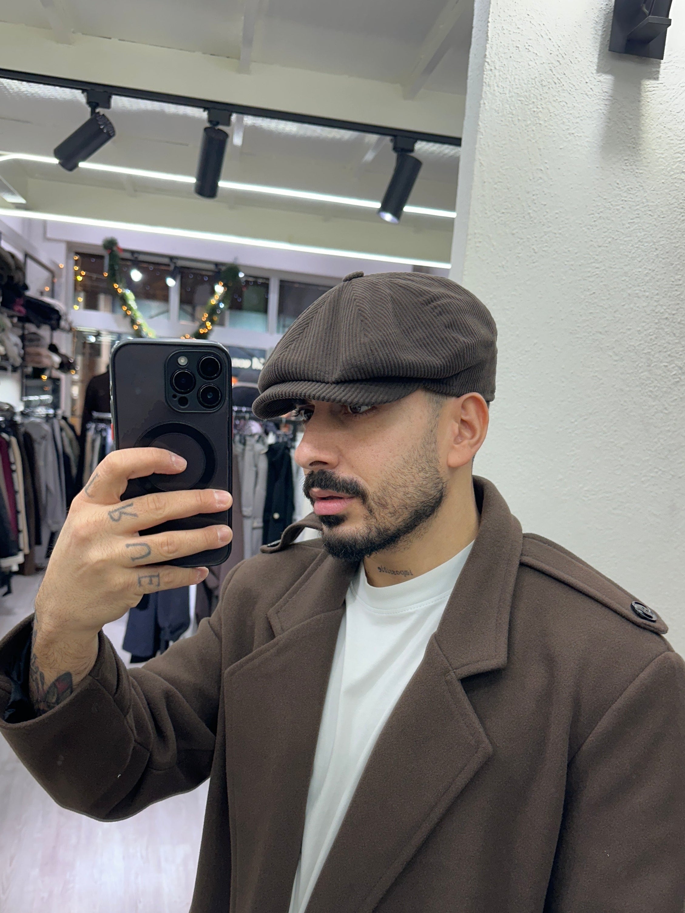 Coppola irlandese a coste marrone