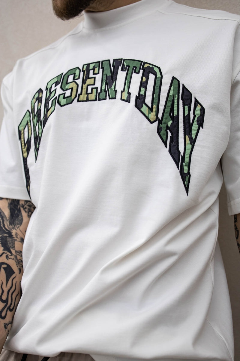T-shirt mimetica Present Day