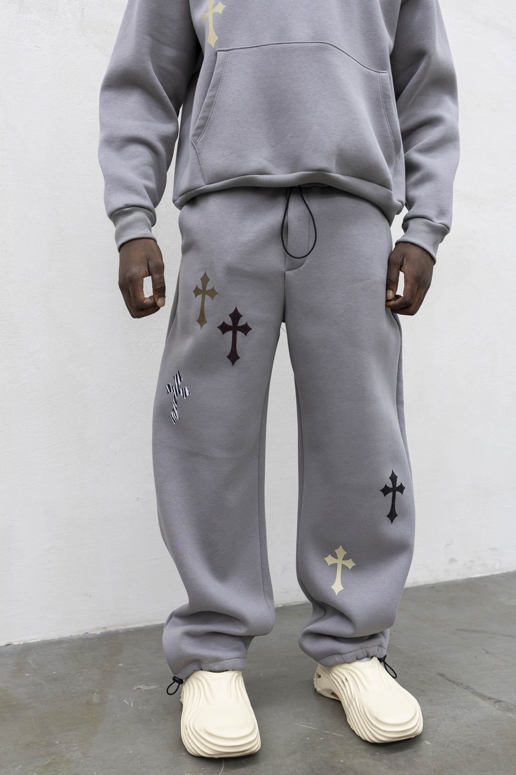 Tracksuit crosses grey