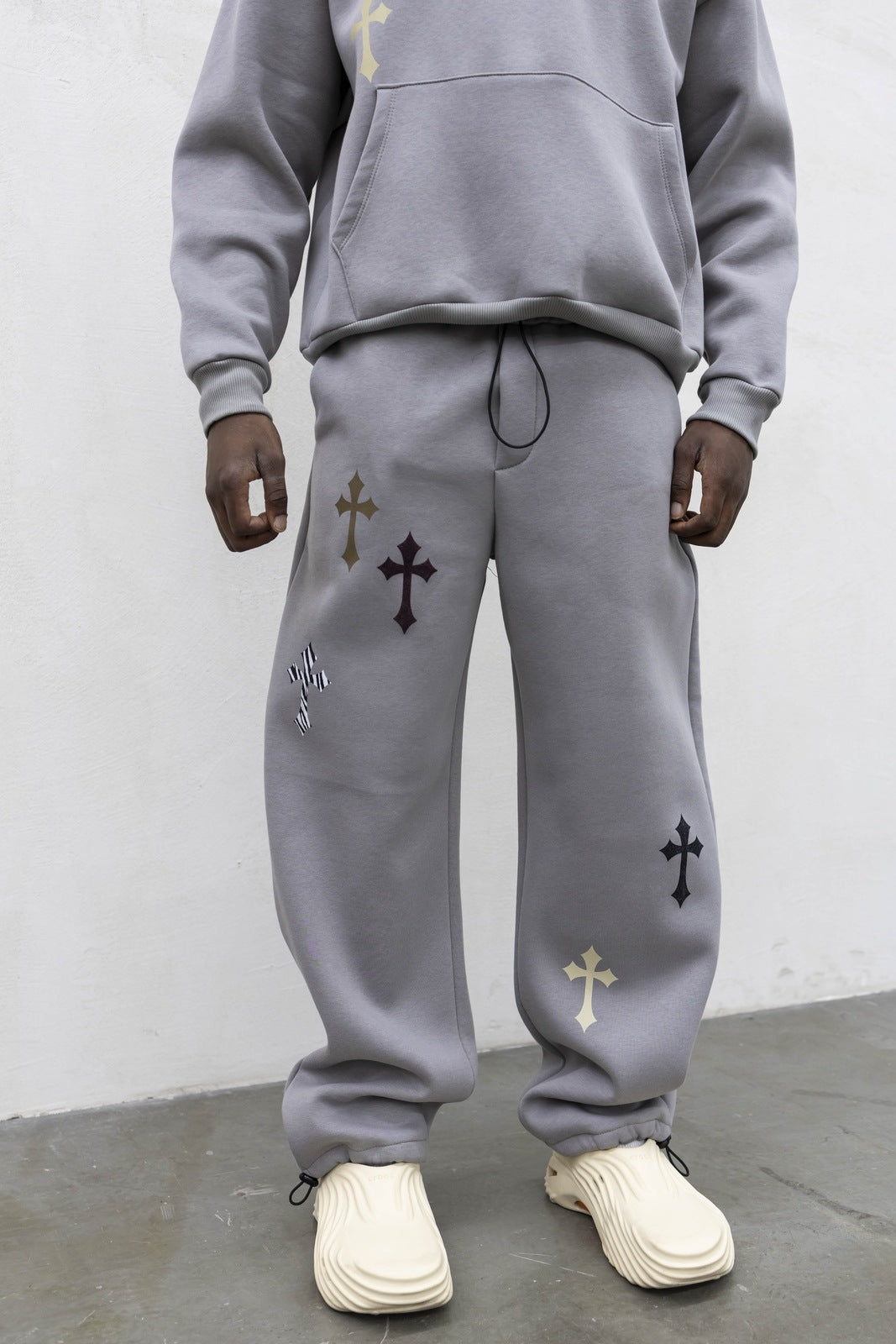 Tracksuit crosses grey