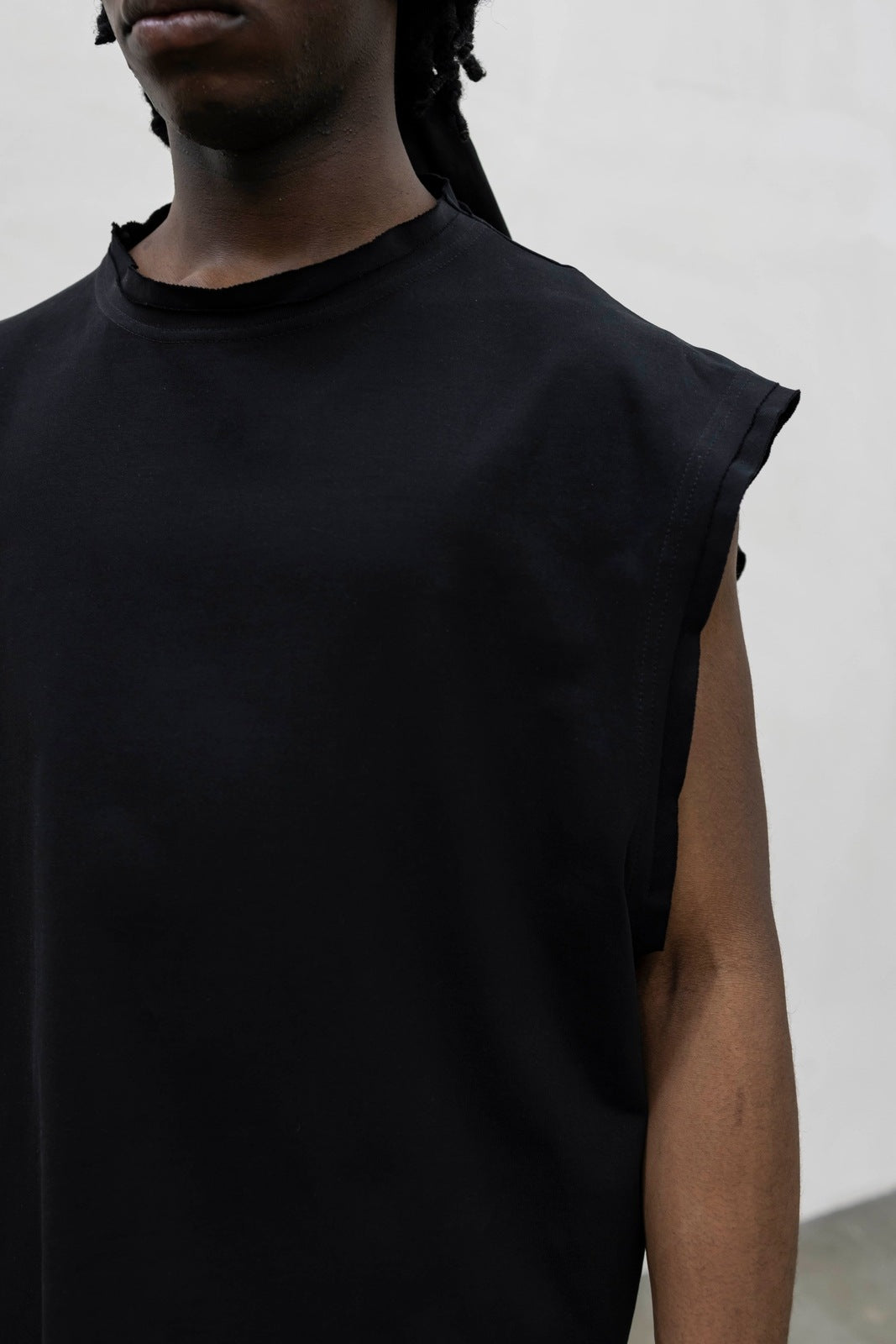 Canotta crop over black present day