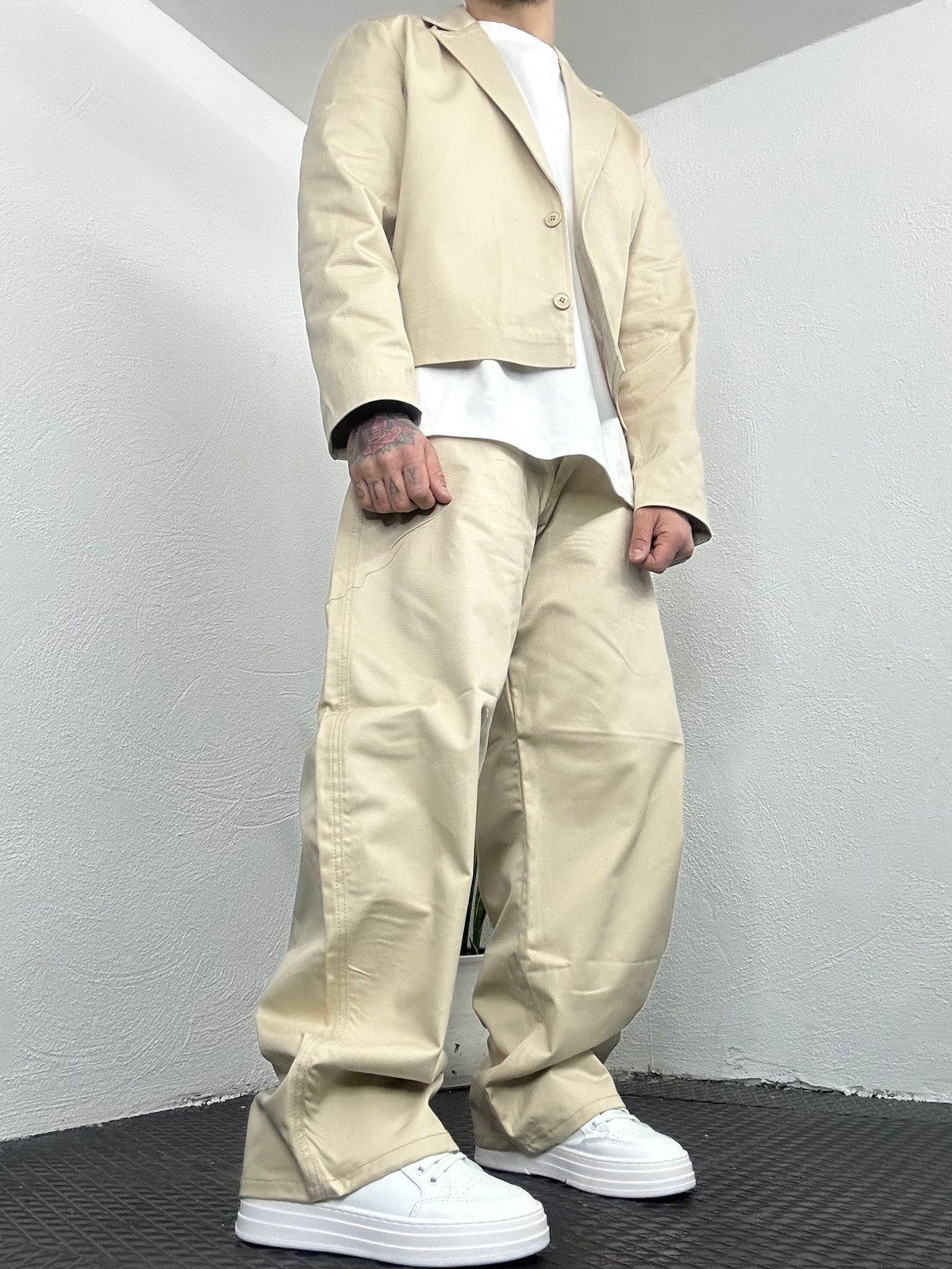 Pantaloni ballon present day