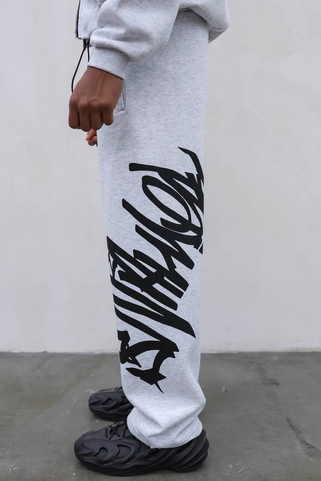 Tracksuit murales grigio nike present day