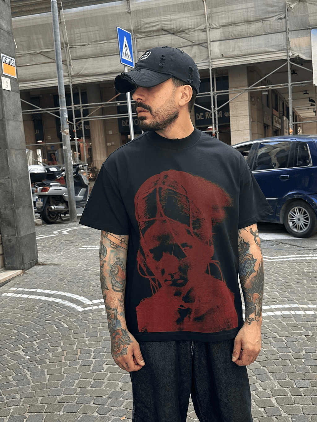 T shirt face black