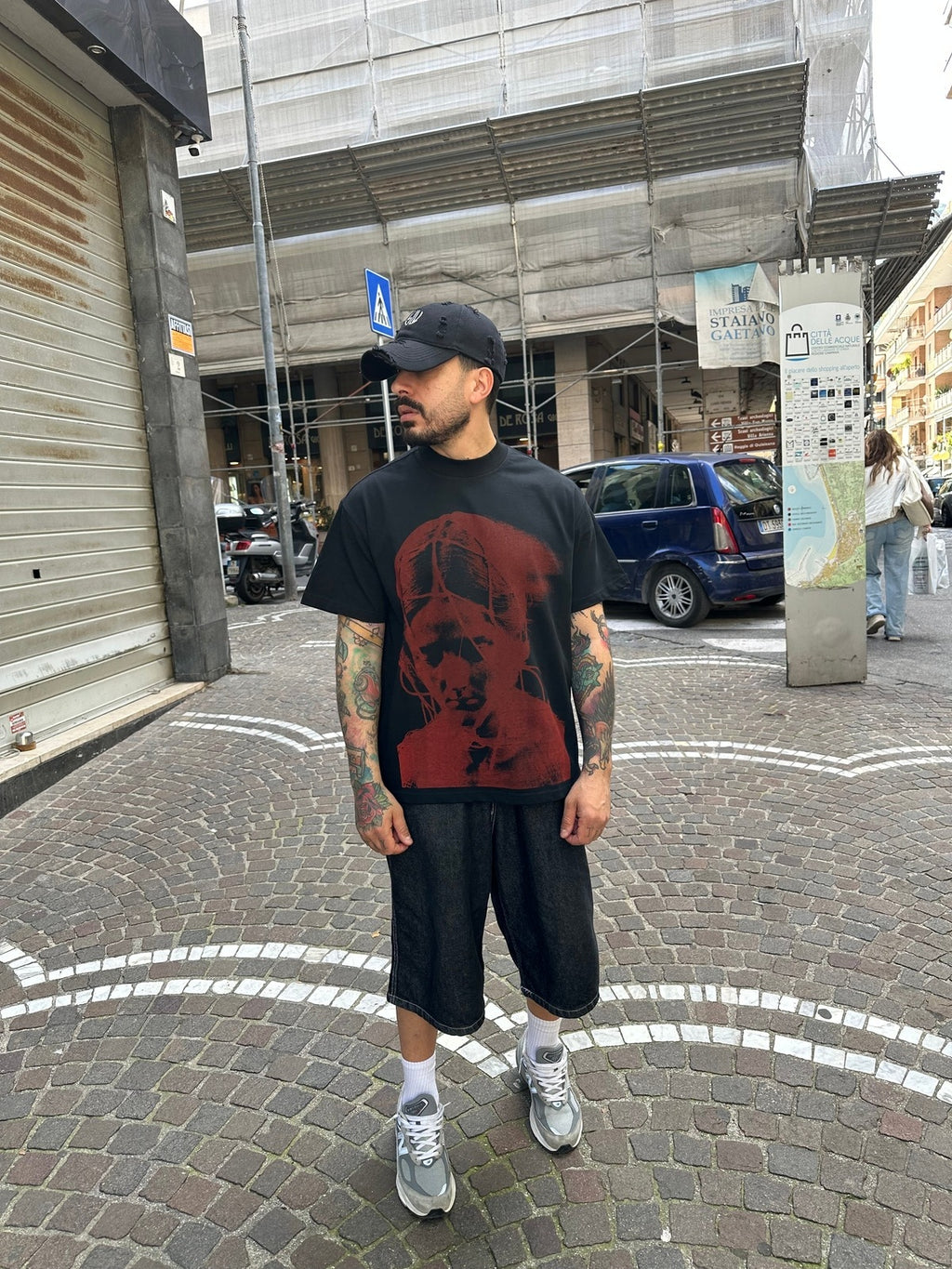 T shirt face black