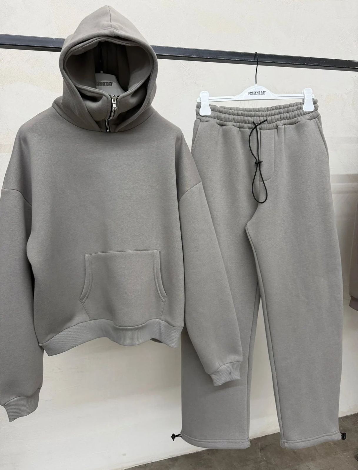 Tracksuit balaclava grigio ferro present day