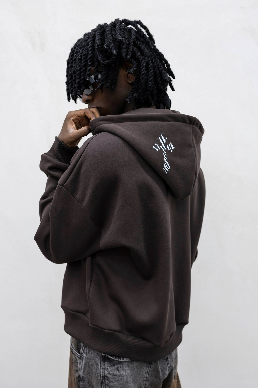 Hoodie crosses zip brown