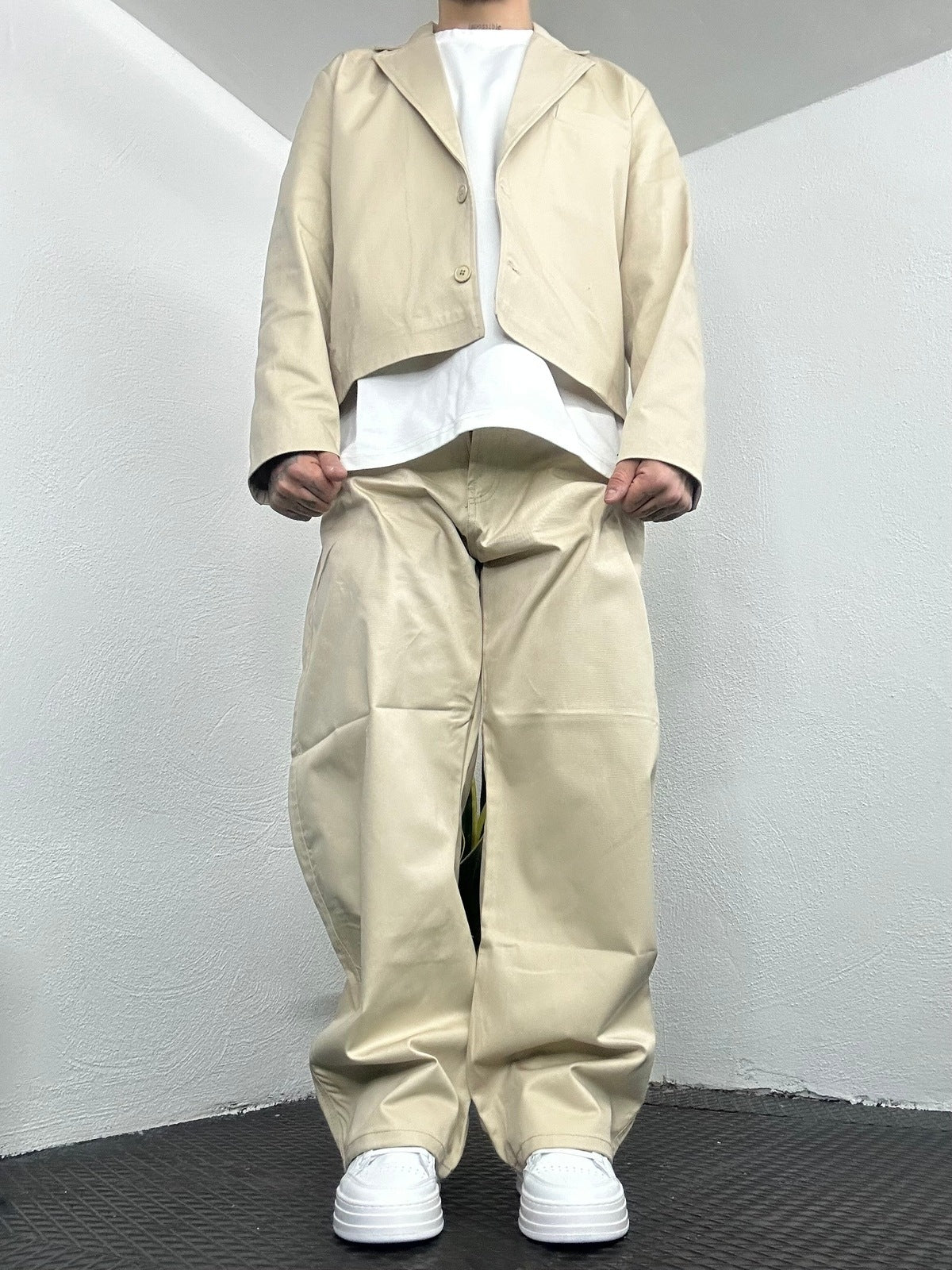 Pantaloni ballon present day