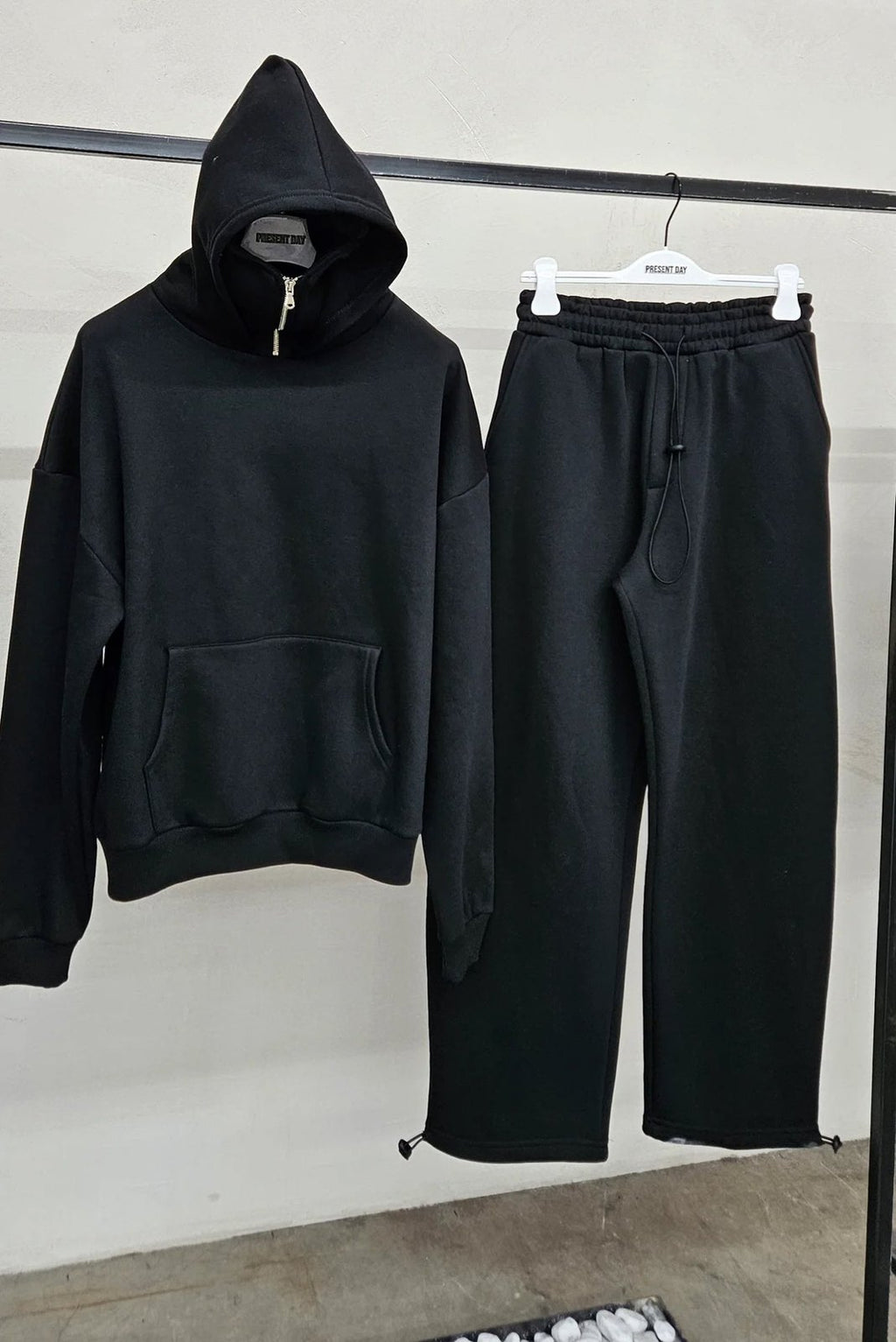 Tracksuit balaclava black present day