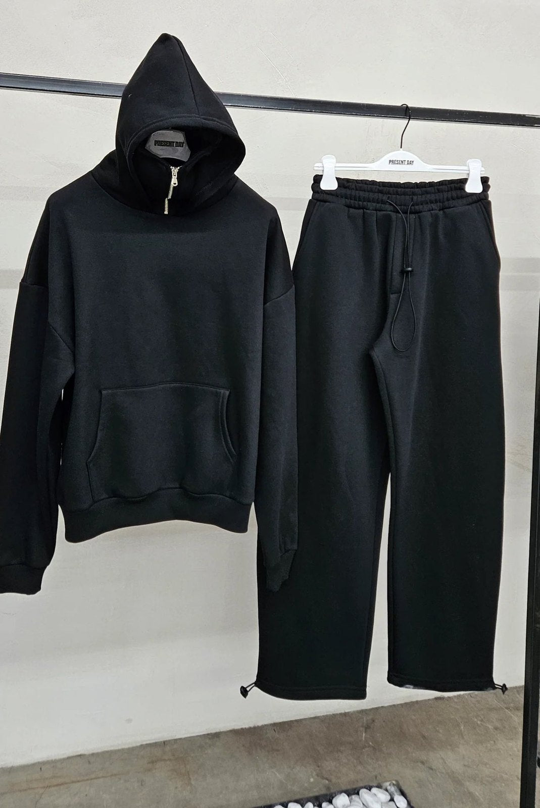 Tracksuit balaclava black present day