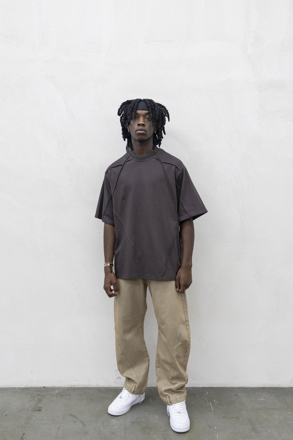 T-Shirt Ripped Brown Present Day