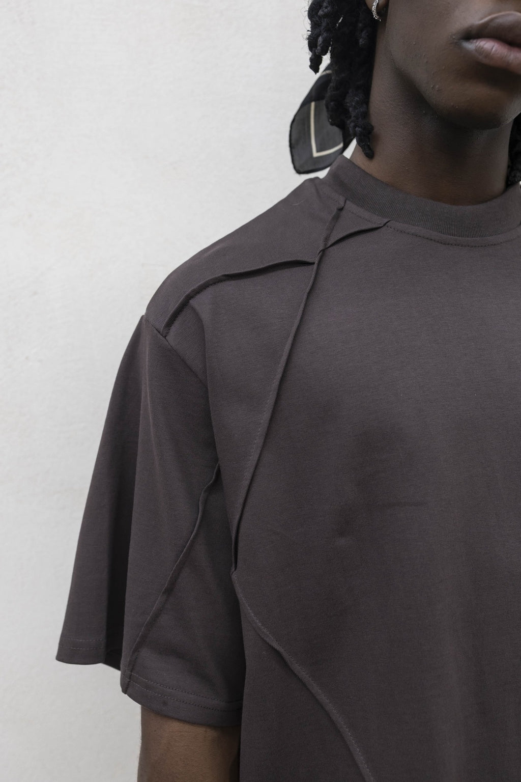 T-Shirt Ripped Brown Present Day