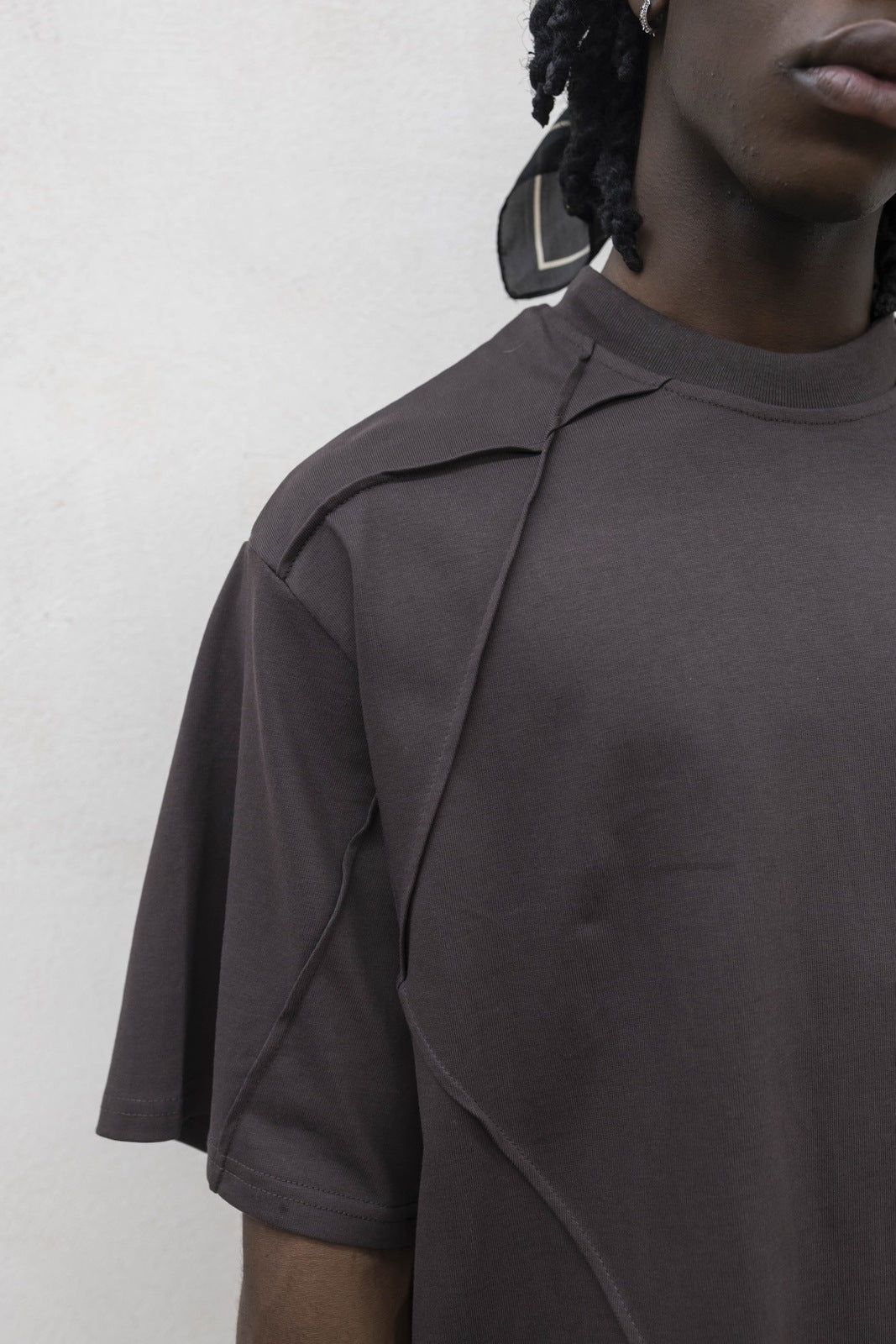 T-Shirt Ripped Brown Present Day