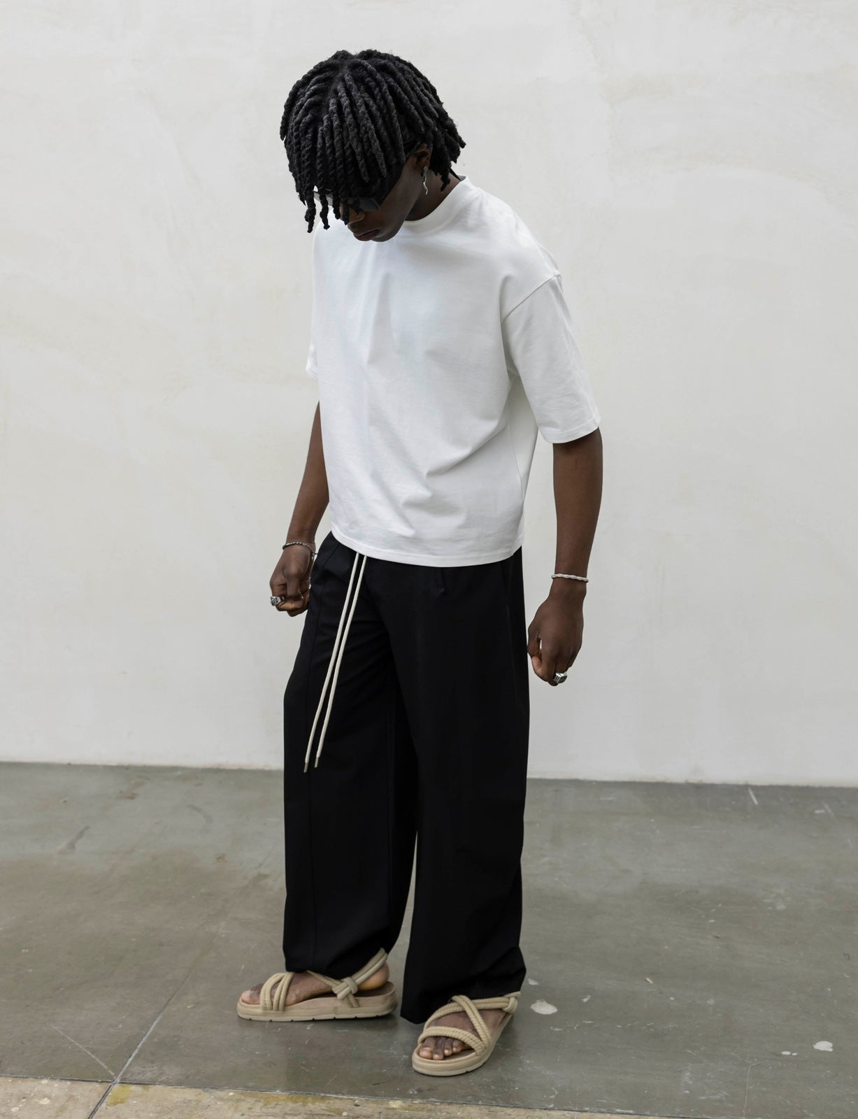 Pantaloni parachute black present day