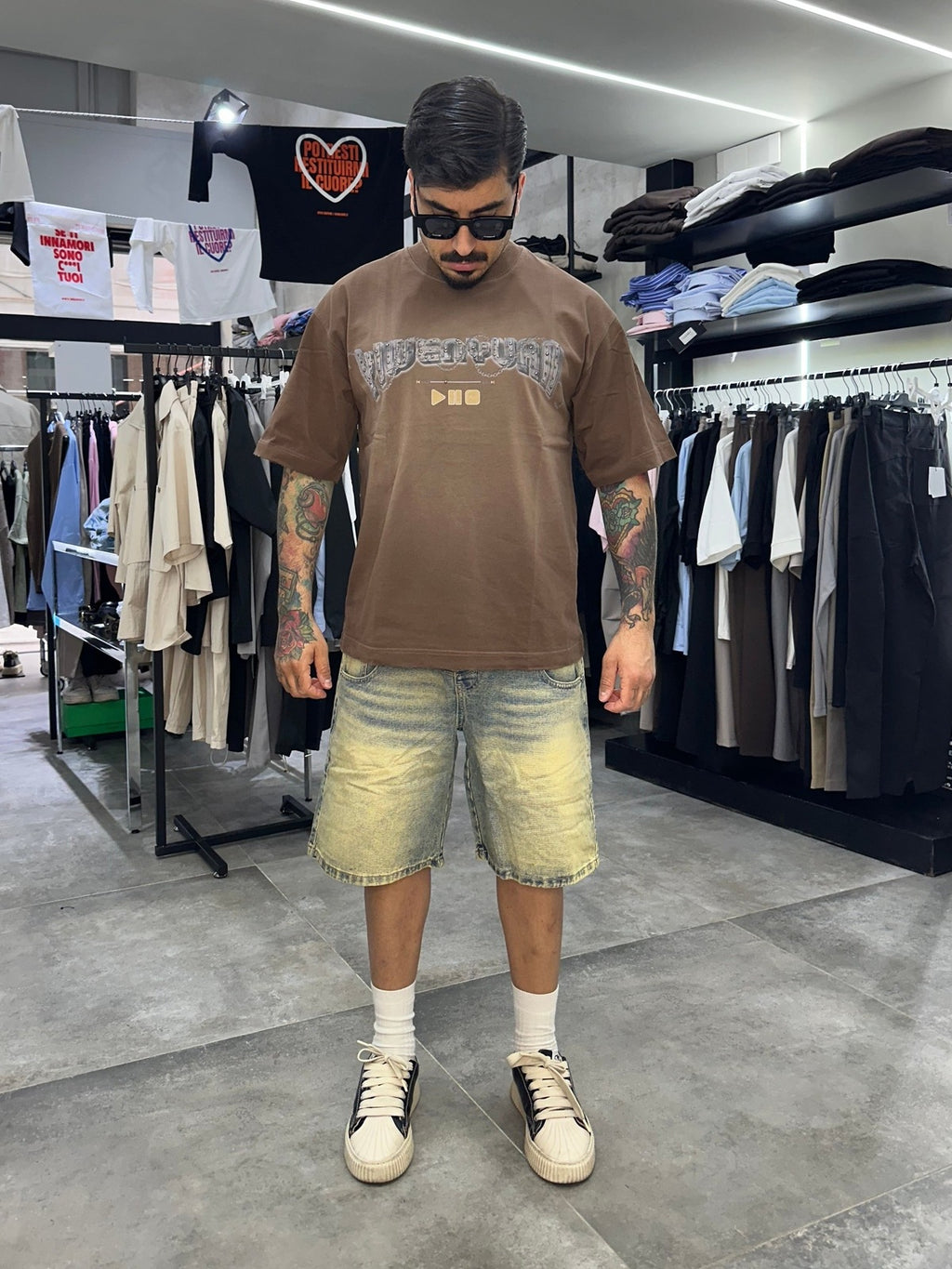 T-shirt play brown
