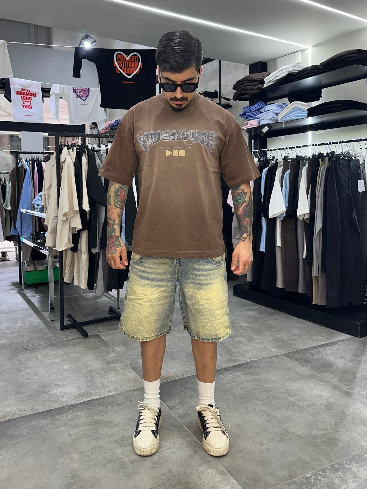 T-shirt play brown