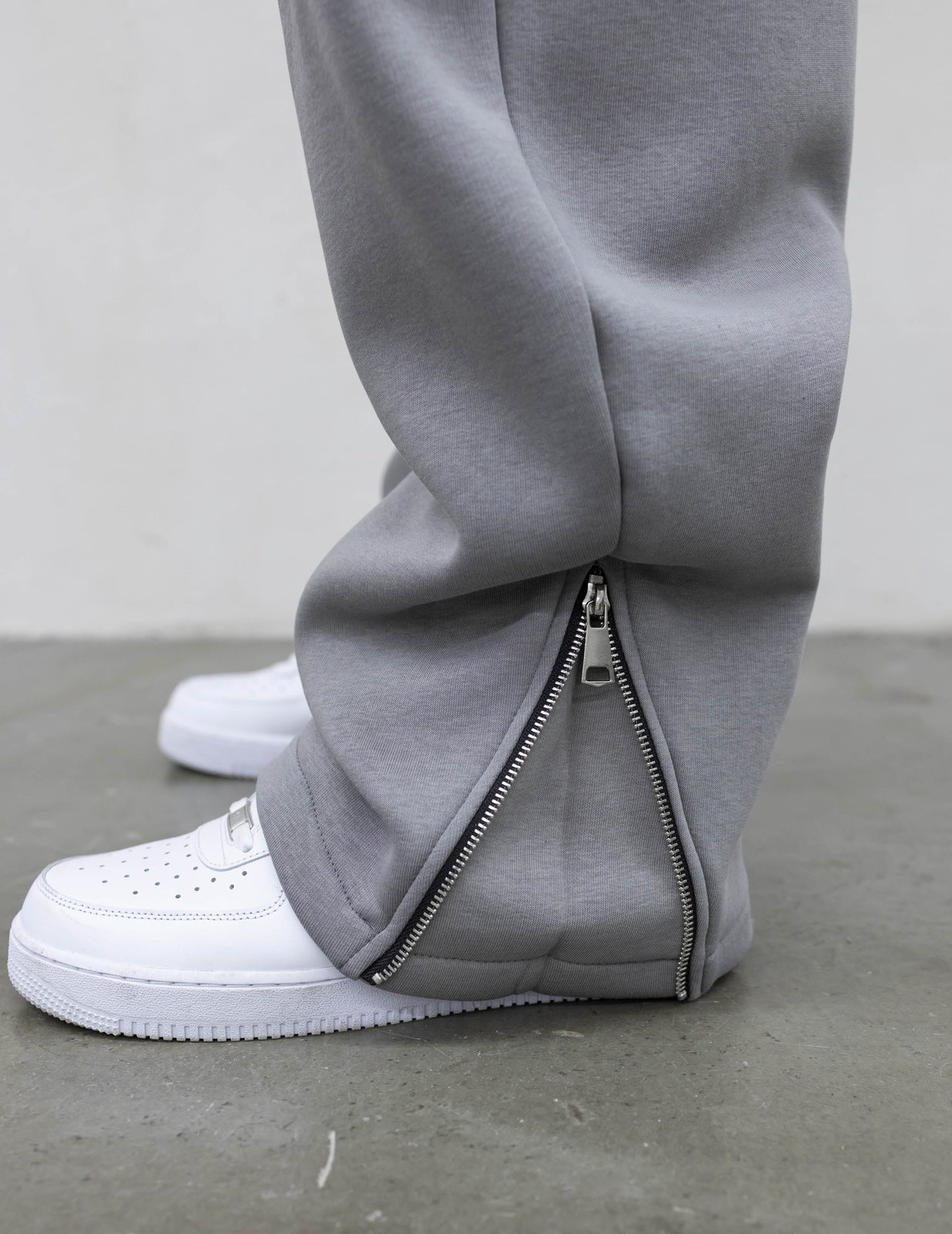 Pantatuta baloon zip grigio ferro present day