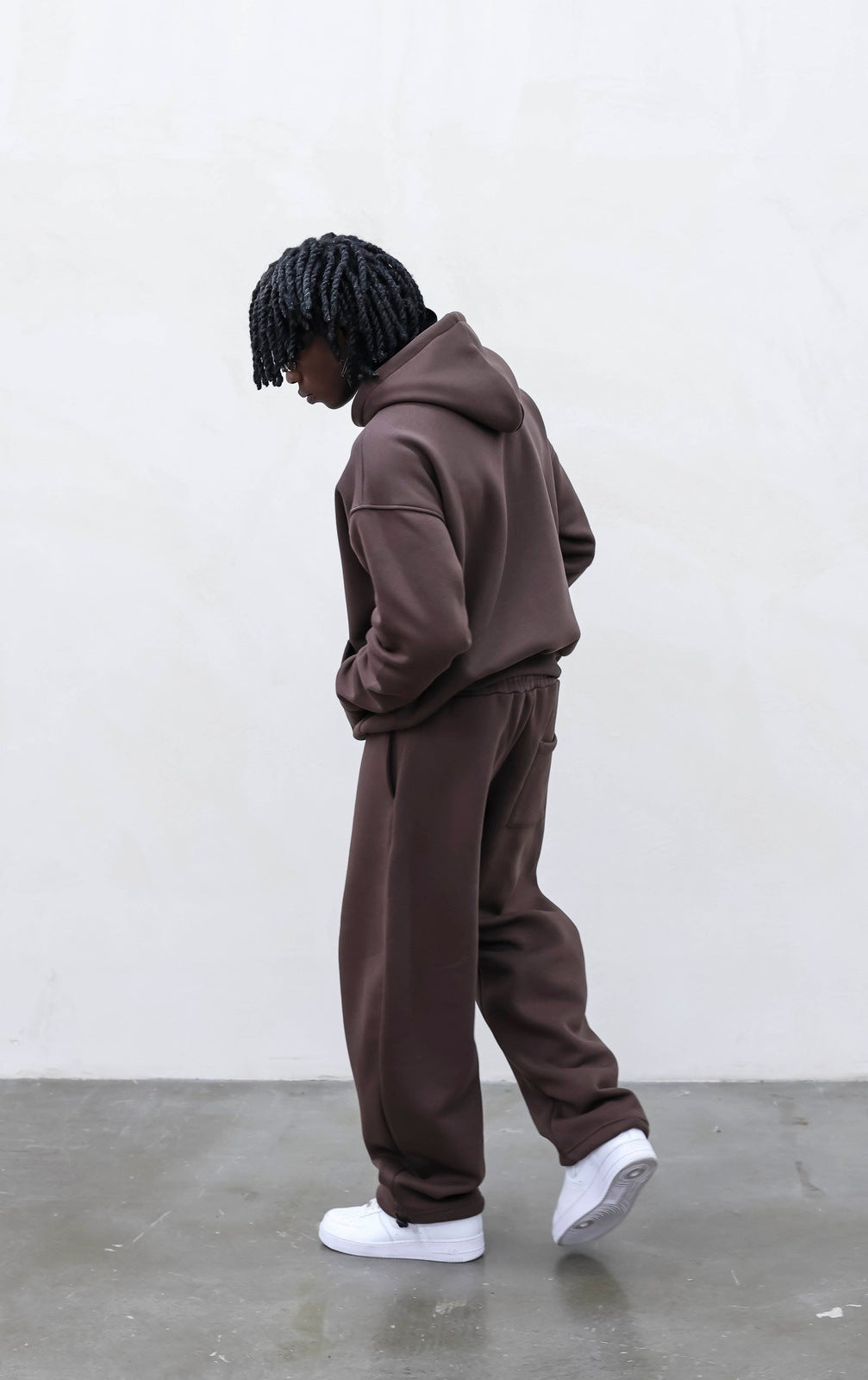 Tracksuit relaxed brown present day